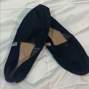 Black Toms size 6